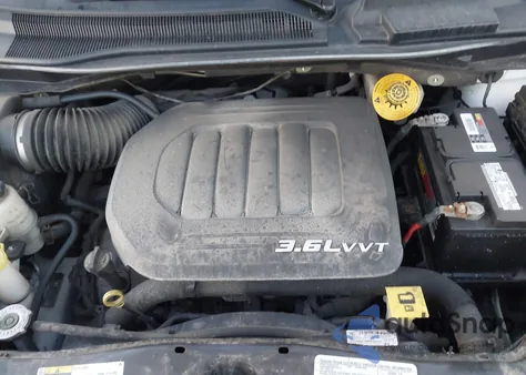 2014 Chrysler Town & Country Limited z USA, uszkodzony, nr VIN 2C4RC1GG2ER373528